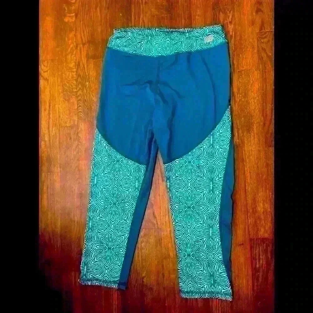 Girls New Balance workout crop leggings size‎ large blue